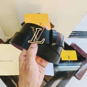Louis Vuitton Premium Quality Belt With Orginal Box and Accessories 